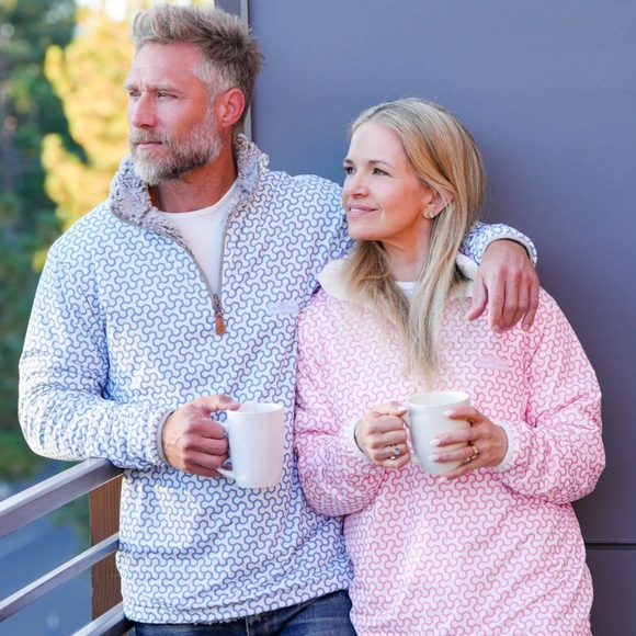 USA Palm Reversible Sherpa 1/4 Zip Sherpa Pullover. Pink Drift and White Golf - Picture 1 of 12